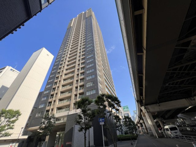 【外観】 | レジデンス梅田ローレルタワー | ■SRC造35階建地下1階、総戸数250戸の管理体制良好なマンション。公園や小学校も近い緑豊かな住宅地