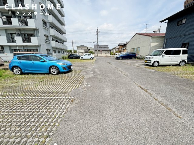 リバブル箕輪　　刈谷市近郊の賃貸はクラスホーム刈谷店の駐車場