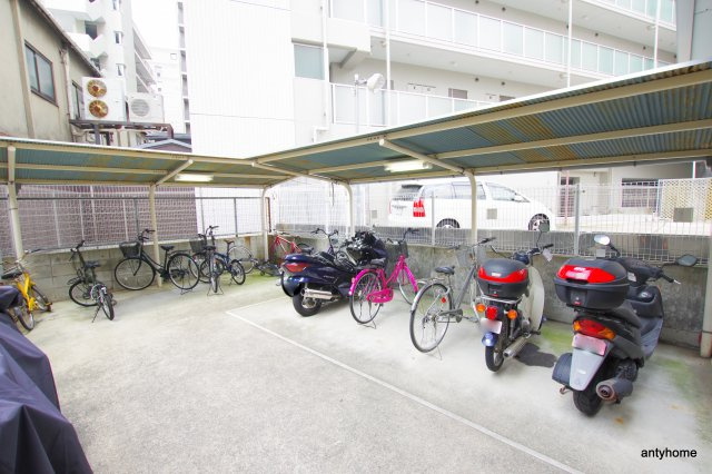 ビオス京橋　仲介手数料無料の駐車場