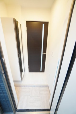 【玄関】 | リュミエール | ※同物件・反転タイプの写真です。