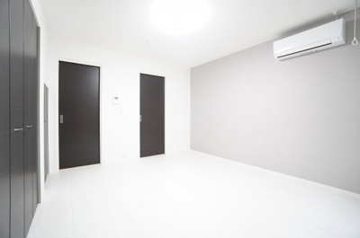 【居間・リビング】 | リュミエール | ※同物件・反転タイプの写真です。