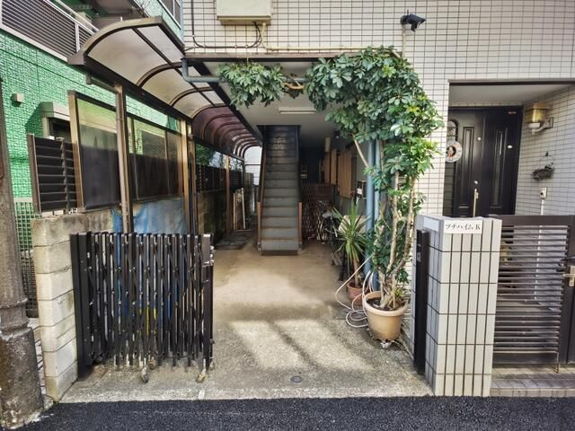 プチハイムＫのエントランス