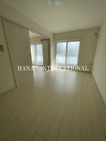 リブリ・調布の洋室