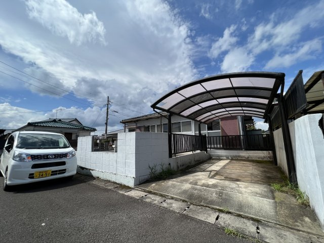 中村　裕子貸家の駐車場
