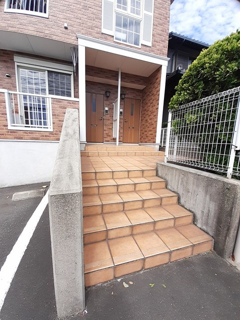 メゾン中の池のエントランス