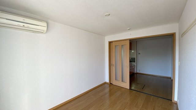 メゾン中の池の洋室