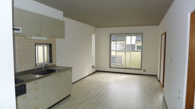 翠花苑Aの居間・リビング