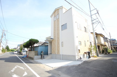 【前面道路含む現地写真】 | 三郷市戸ヶ崎3丁目3890 | 前面道路含む現地写真です