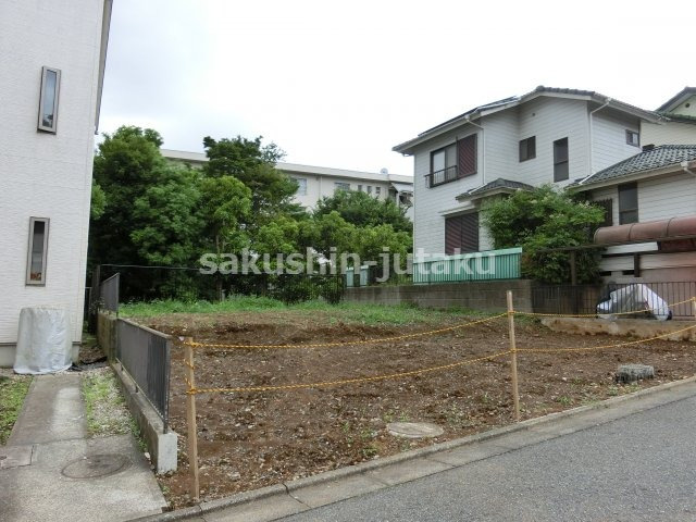 朝日ヶ丘５丁目　売地の外観|朝日ヶ丘５丁目　売地　更地　建築条件なし　約５０坪の整形地　４．５ｍ公道面　南側公団のため開放感ある立地