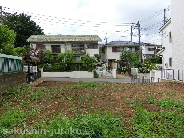 朝日ヶ丘５丁目　売地の外観|朝日ヶ丘５丁目　売地　更地　建築条件なし　約５０坪の整形地　４．５ｍ公道面　南側公団のため開放感ある立地