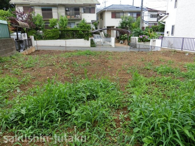 朝日ヶ丘５丁目　売地の外観|朝日ヶ丘５丁目　売地　更地　建築条件なし　約５０坪の整形地　４．５ｍ公道面　南側公団のため開放感ある立地
