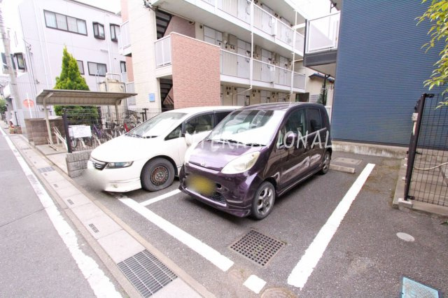 レオパレスマイムの駐車場