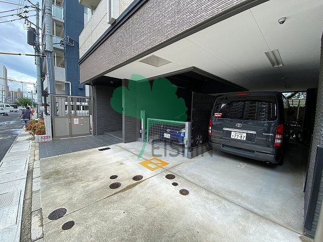 ヴィラージュ県庁前1(犬猫飼育可能の追炊付マンション！)の駐車場