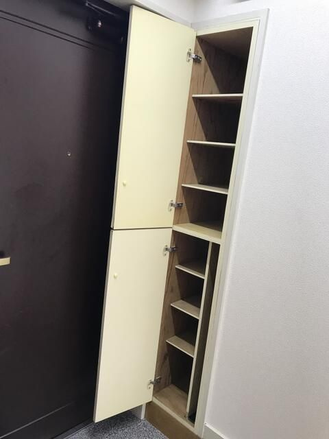 メゾン・ド・ティファニーIの玄関