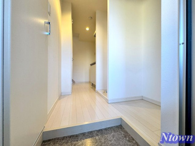 【玄関】 | ヴェリテール本陣 | 明るい玄関です