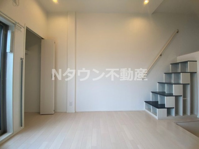 【内装】 | クリアス | 明るい色調の室内です