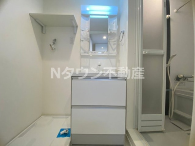 【独立洗面台】 | クリアス | 朝の支度にも助かる、独立の洗髪洗面化粧台