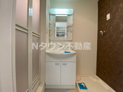 【独立洗面台】 | K Flat | 独立洗面台、小物を置くことができて便利です