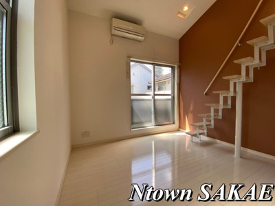 【居間・リビング】 | オーフォレスト | こちらの居間で趣味の時間をお楽しみください