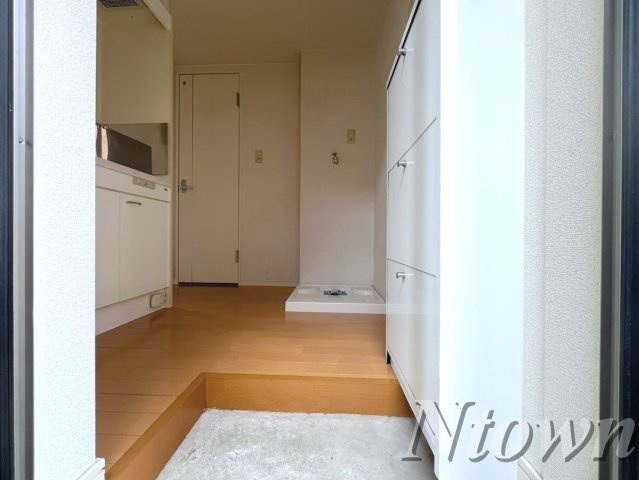 【玄関】 | パルティール名塚 | 明るい玄関です