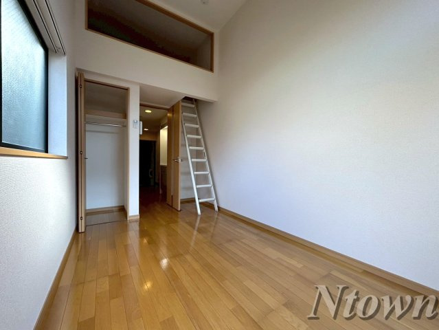 【居間・リビング】 | TKロイヤルコーポ | こちらのリビングで趣味の時間をお楽しみください