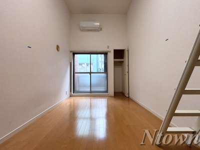 【居間・リビング】 | シェモア千種公園 | こちらの居間で趣味の時間をお楽しみください