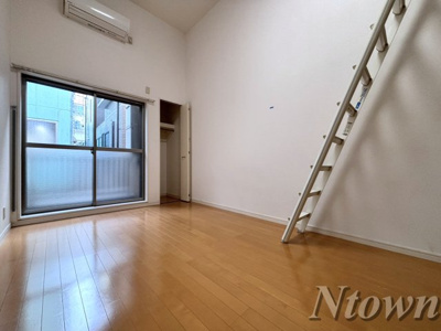 【居間・リビング】 | シェモア千種公園 | こちらの居間で趣味の時間をお楽しみください