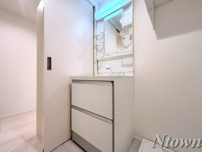 【独立洗面台】 | アッシュコート名古屋 | 朝の支度にも助かる、独立の洗髪洗面化粧台