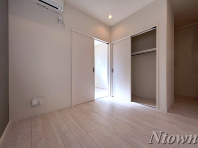 【居間・リビング】 | ハーモニーテラス押木田町 | こちらのリビングで趣味の時間をお楽しみください