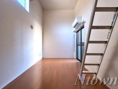 【居間・リビング】 | カーサ・ルチア千種B | こちらの居間で趣味の時間をお楽しみください