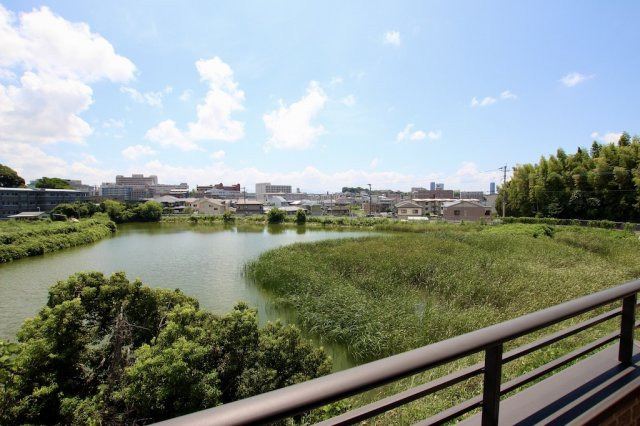 唐原６丁目戸建の展望|開けて気持ちが良いです。釣りが趣味の方は、窓からキャスティングできます。