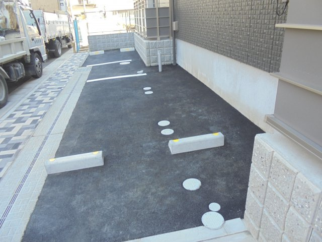 カーサグランデ本八幡の駐車場