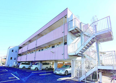 １階が駐車場になっております。