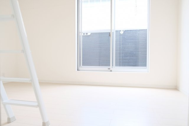 【洋室】 | アティック宝持 | 広々とした洋室です