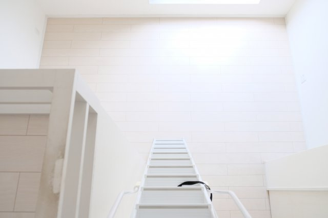 【洋室】 | アティック宝持 | ロフトから見たお部屋です。