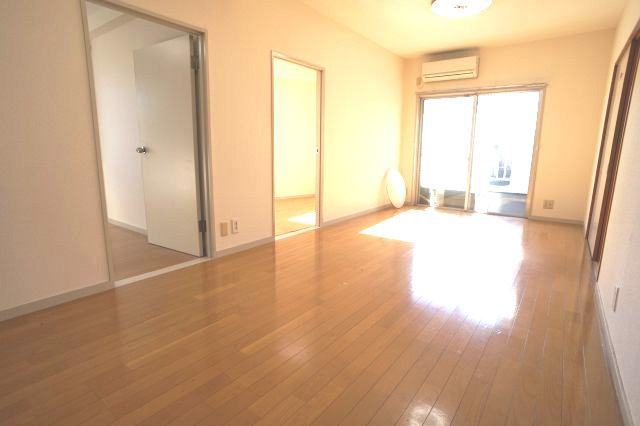 船橋市前原西２丁目の賃貸マンションの居間・リビング