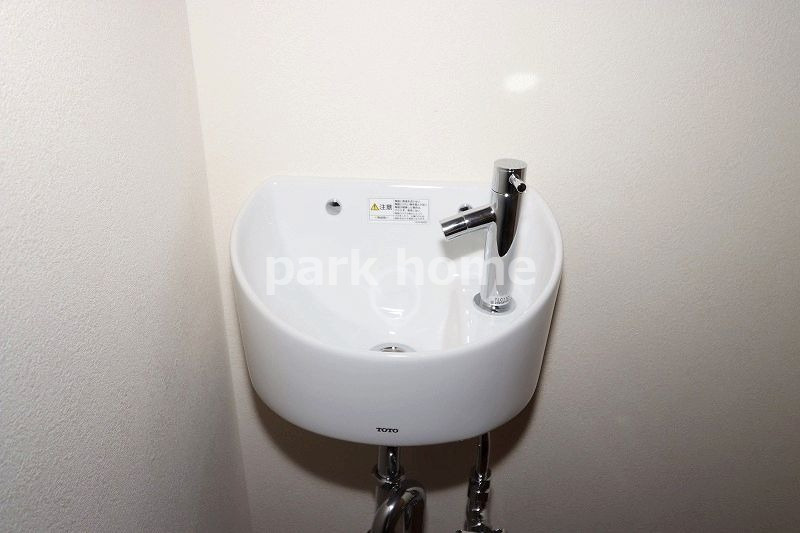 高知市東雲町　中古住宅の洗面所|トイレ前