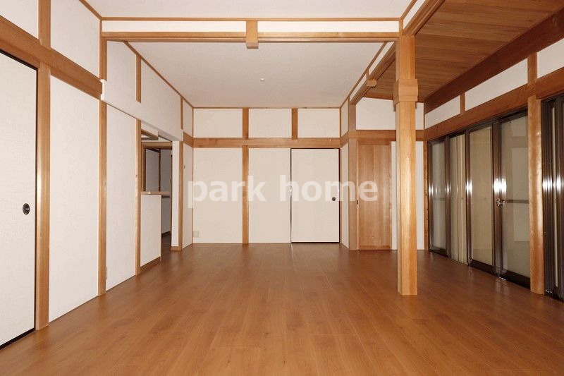 高知市東雲町　中古住宅の居間・リビング