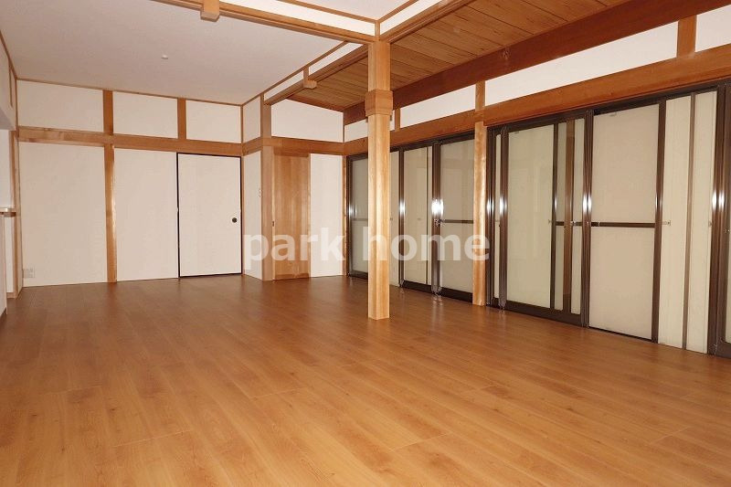 高知市東雲町　中古住宅の居間・リビング