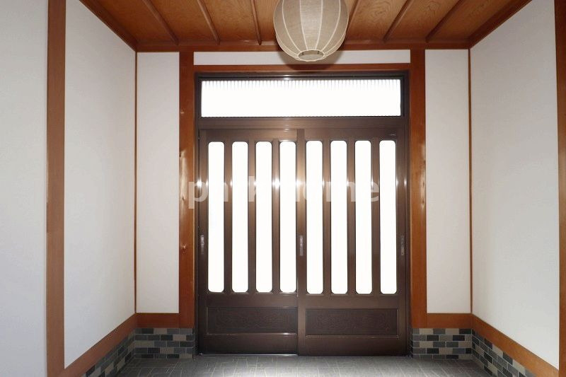 高知市東雲町　中古住宅の玄関