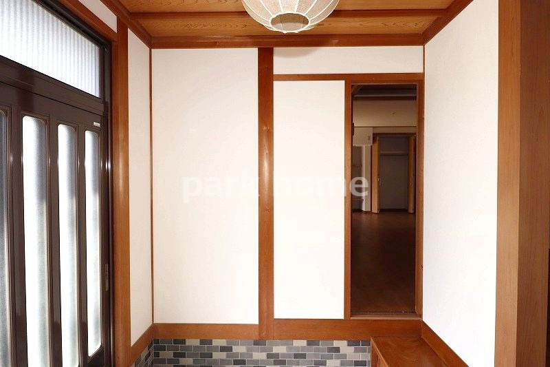 高知市東雲町　中古住宅の玄関