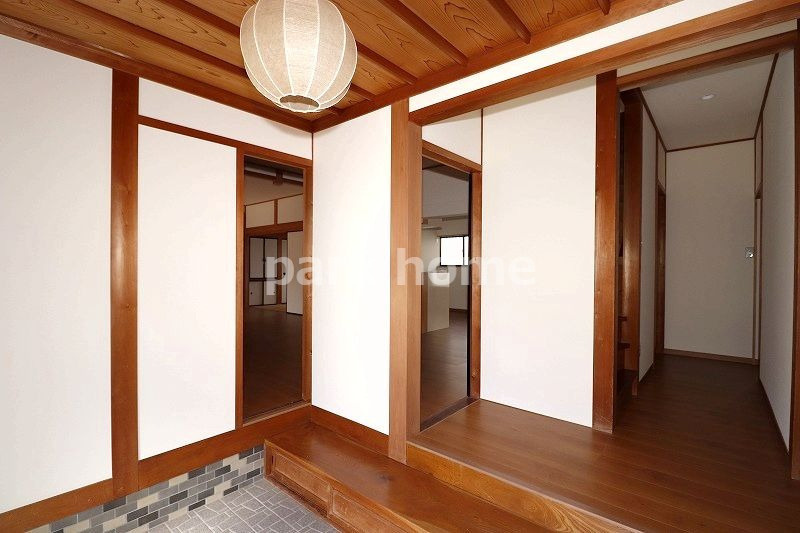 高知市東雲町　中古住宅の玄関