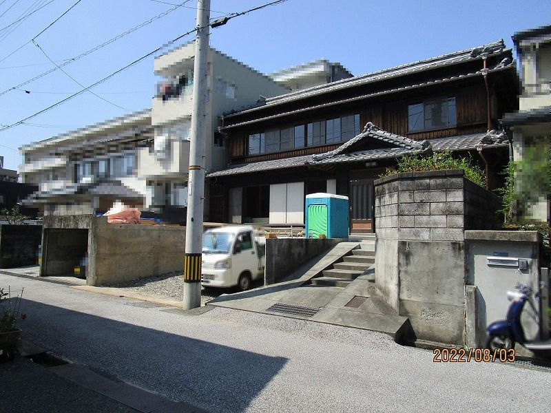 高知市東雲町　中古住宅の前面道路含む現地写真