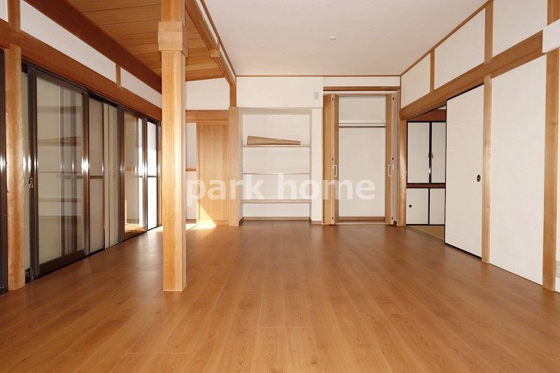 高知市東雲町　中古住宅の居間・リビング