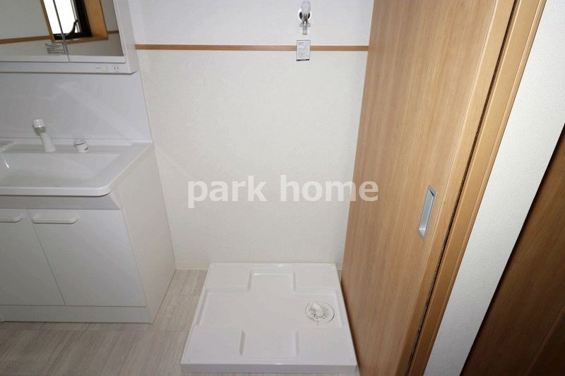 高知市東雲町　中古住宅のランドリースペース