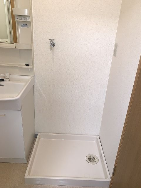 コージーコートの洗面所|明るい洗面所です