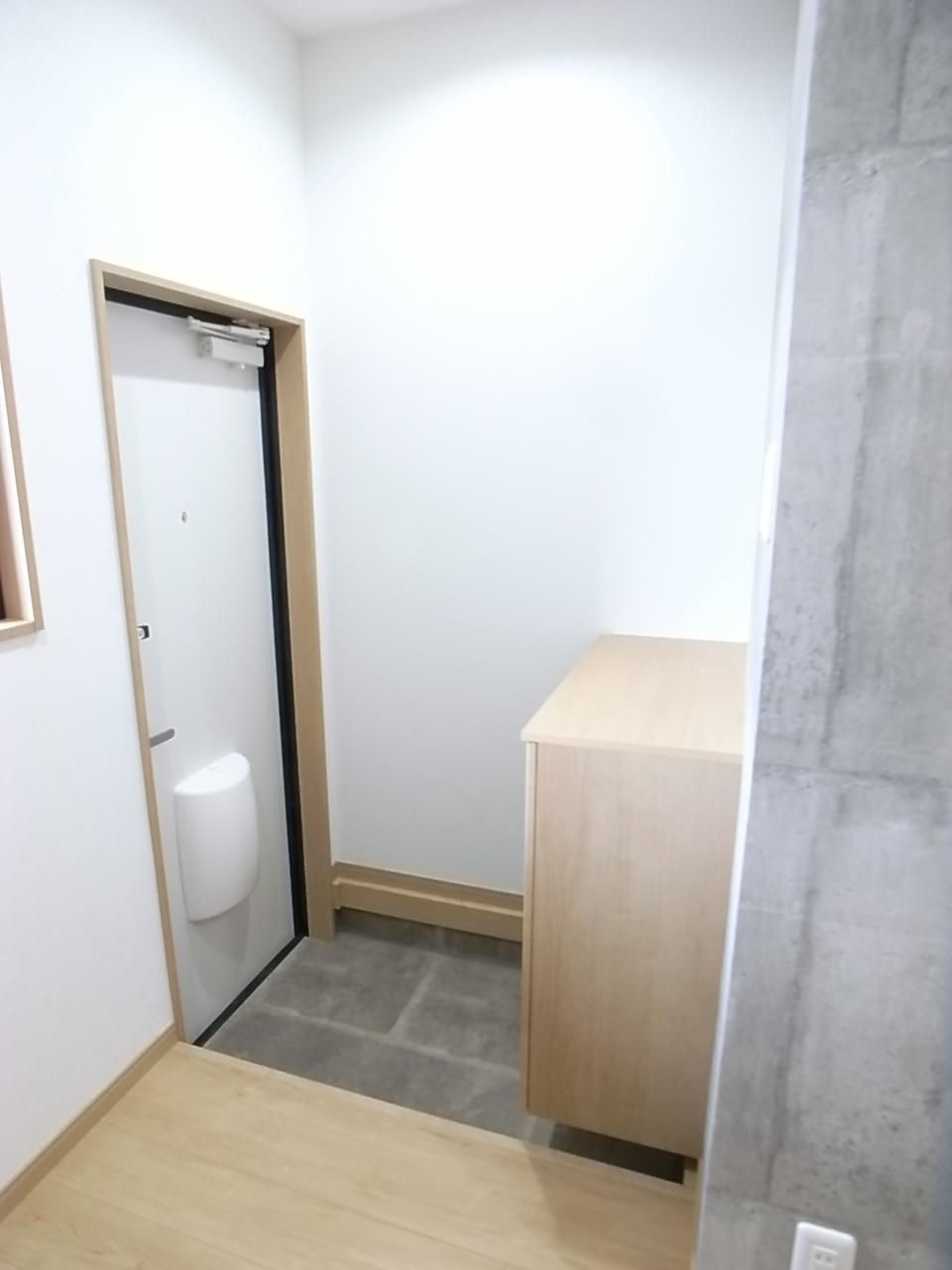 LOFT CAMILA（ロフトカミラ）【キャッシュバック対象物件】の玄関|ゆったりとした玄関です