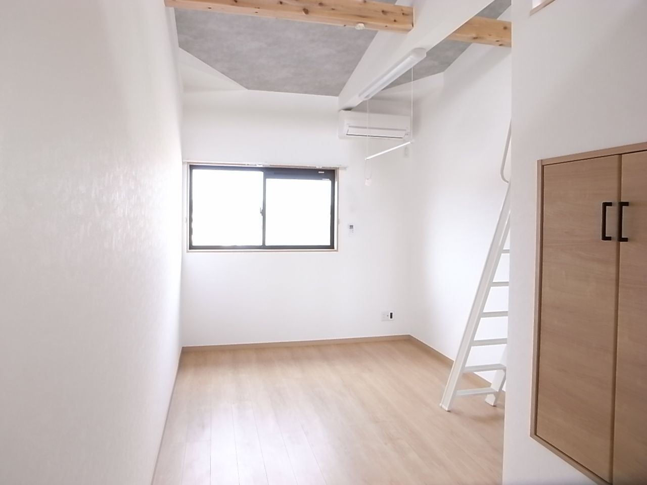 LOFT CAMILA（ロフトカミラ）【キャッシュバック対象物件】の洋室|きれいな洋室です