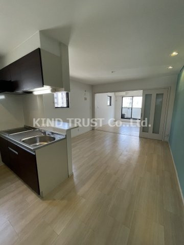 ドーノダルチェーロうめきたの居間・リビング|ゆったり過ごせる居間です