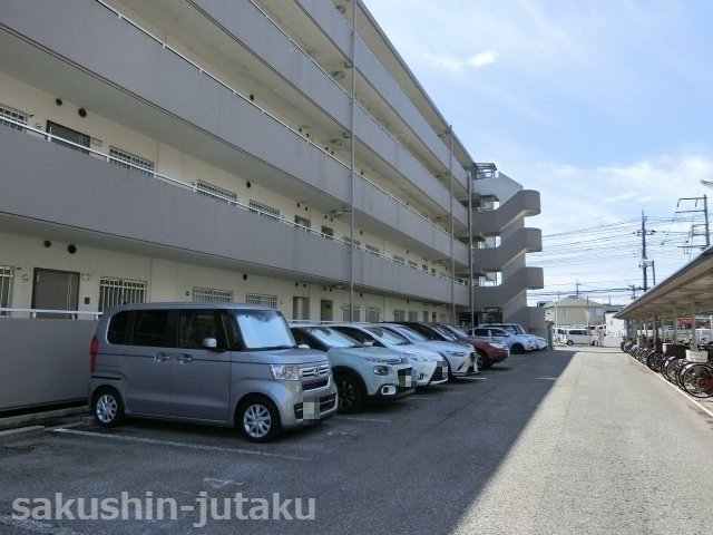 コスモ東習志野の駐車場